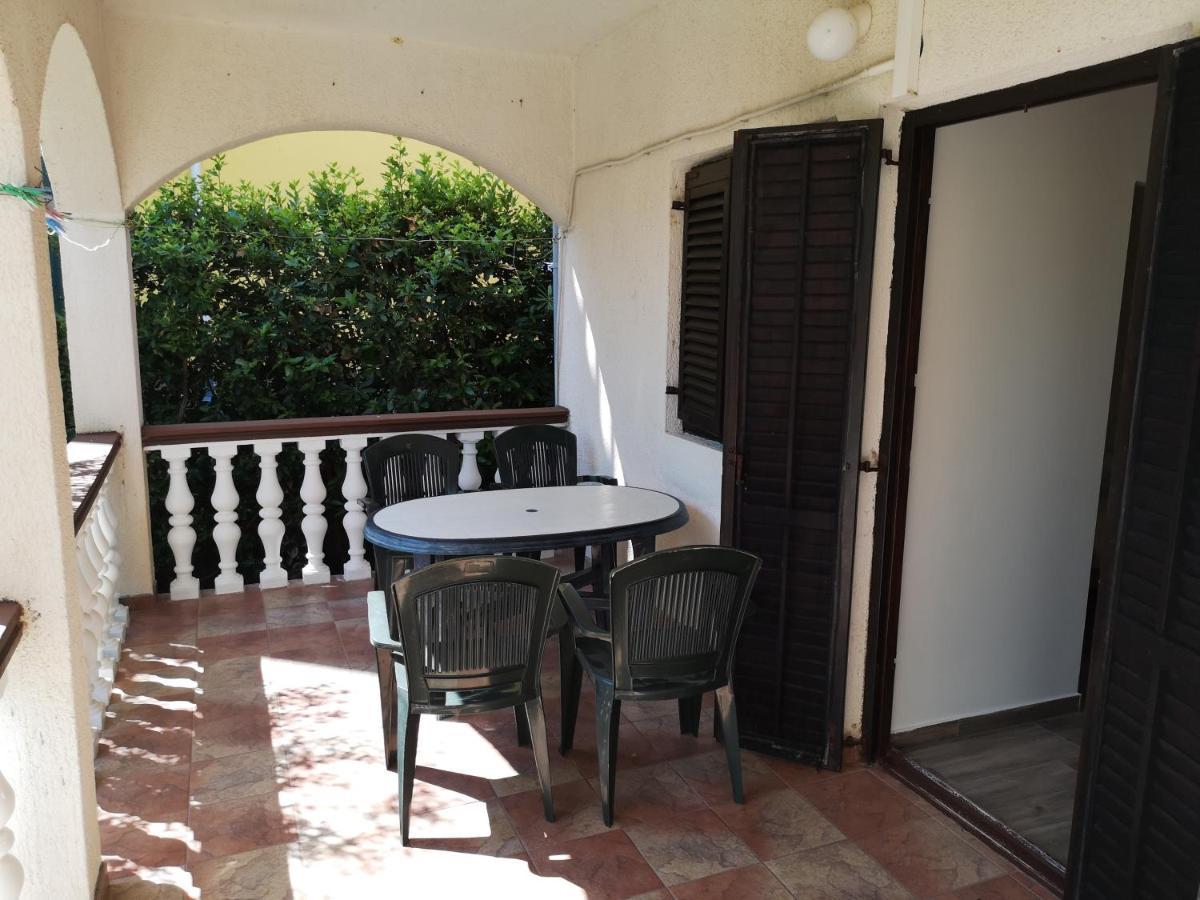 Apartments Mint Povljana - 50M From Sandy Beach Exterior photo